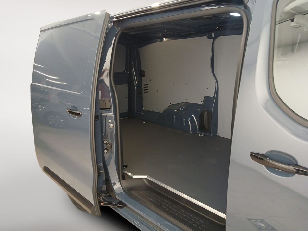 Opel Vivaro FURGON XL 120CV DIESEL MANUAL AMAZON